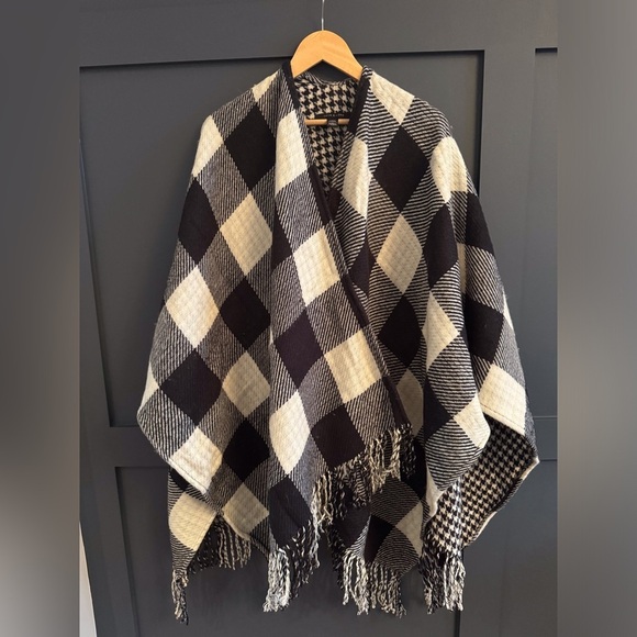 Love & Lore Accessories - Black and White Plaid Wrap